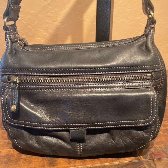 Fossil Black Smooth Leather Shoulder Bag EUC - Picture 2 of 14